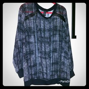 BLACK AND WHITE LANE BRYANT ABSTRACT TOP SZ 22/24